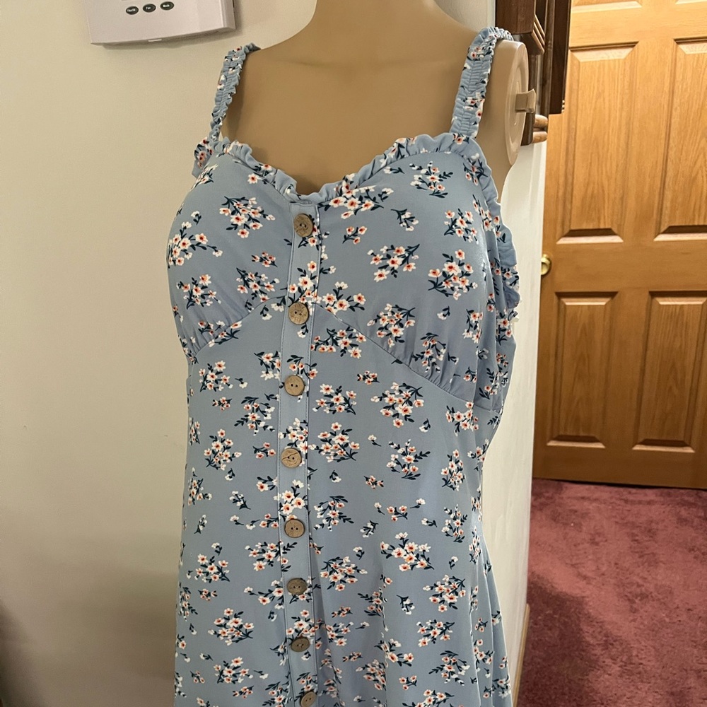 NWT this fits more like XL stretches